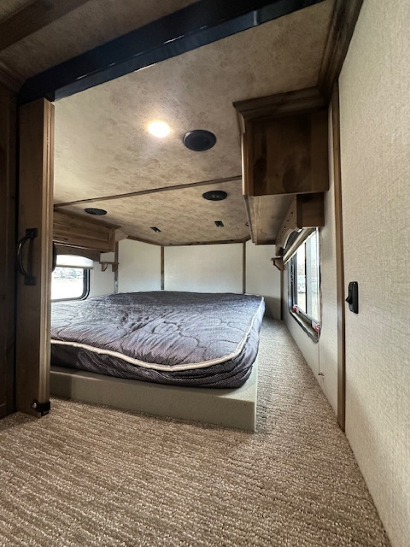 Used 2023 Trails West Sierra 4 Horse 15x19 Living Quarter