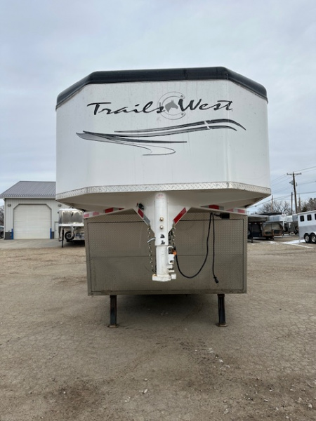 Used 2023 Trails West Sierra 4 Horse 15x19 Living Quarter