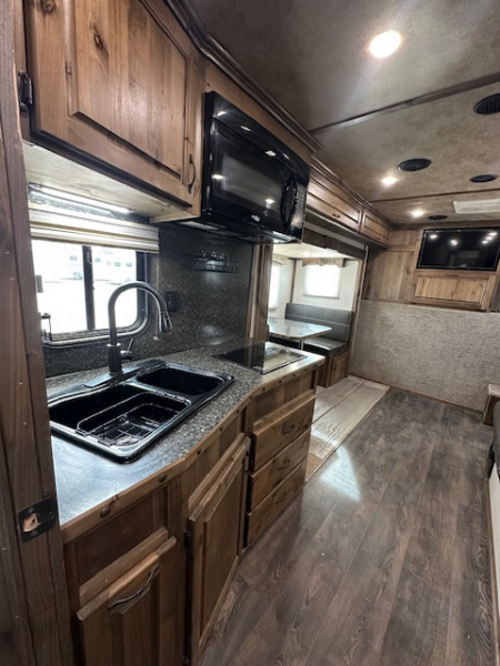 Used 2023 Trails West Sierra 4 Horse 15x19 Living Quarter