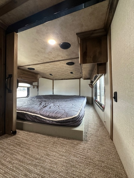Used 2023 Trails West Sierra 4 Horse 15x19 Living Quarter
