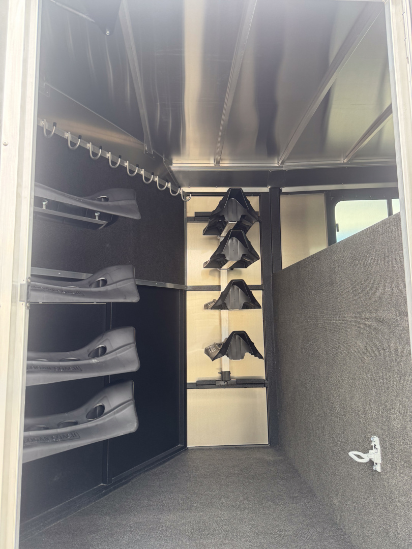 New 2026 Logan Coach Bullseye 5H GN Horse Trailer