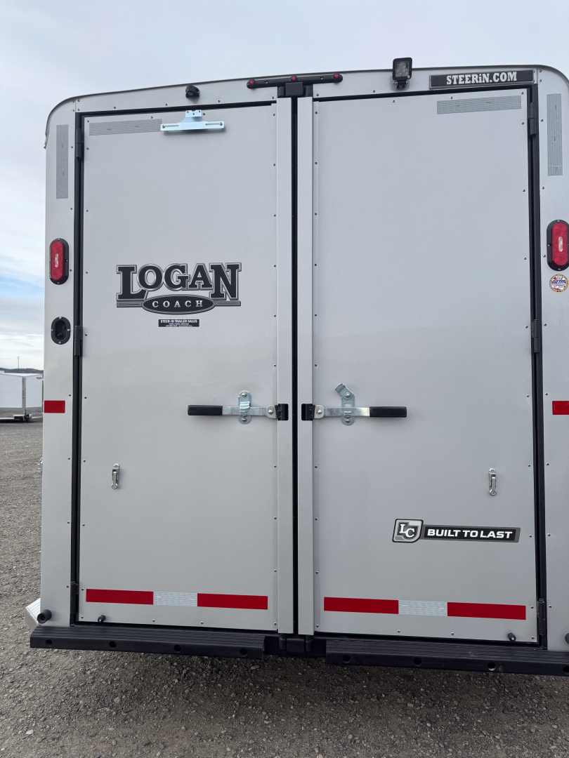 New 2026 Logan Coach Bullseye 5H GN Horse Trailer