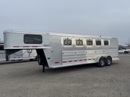 New 2026 Logan Coach Bullseye 5H GN Horse Trailer