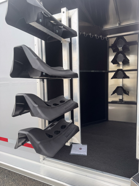 New 2026 Logan Coach Bullseye 5H GN Horse Trailer