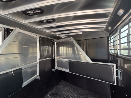 New 2026 Logan Coach Bullseye 5H GN Horse Trailer