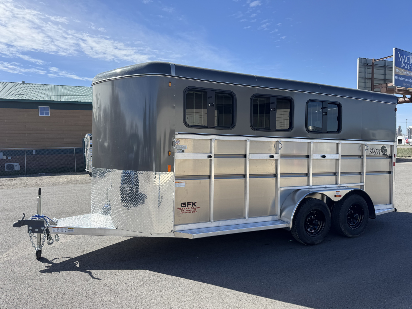 New 2026 Maverick Lite Deluxe 3 Horse Bumper Pull