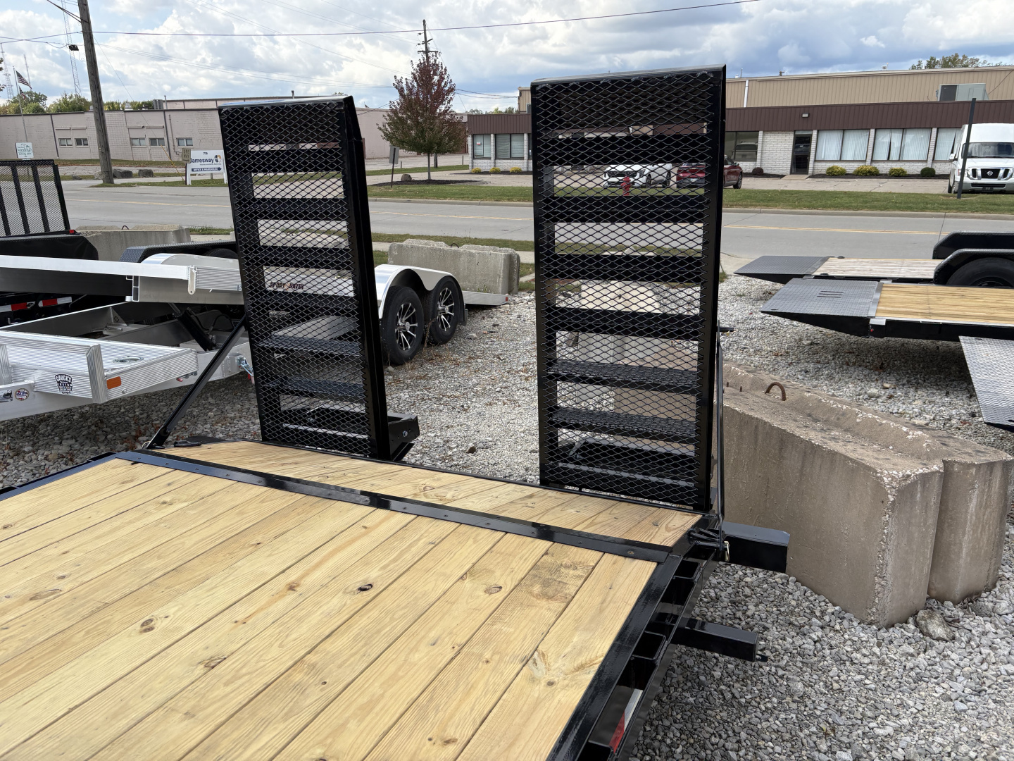 New 2026 Sure-Trac 7 x 24 (22+2) Equipment Trailer 14K W/24" WIDE MESH RAMPS Equipment Trailer