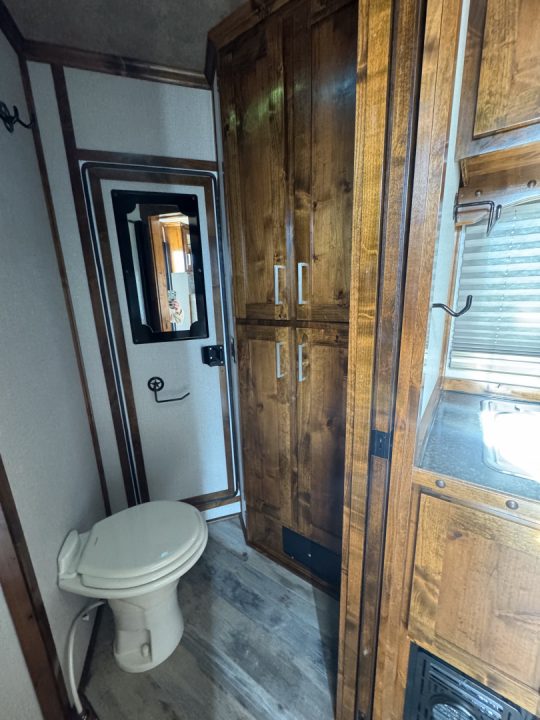 Used 2024 Trails West 3H GN CLASSIC WEEKENDER Horse Trailer