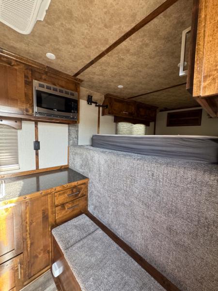 Used 2024 Trails West 3H GN CLASSIC WEEKENDER Horse Trailer