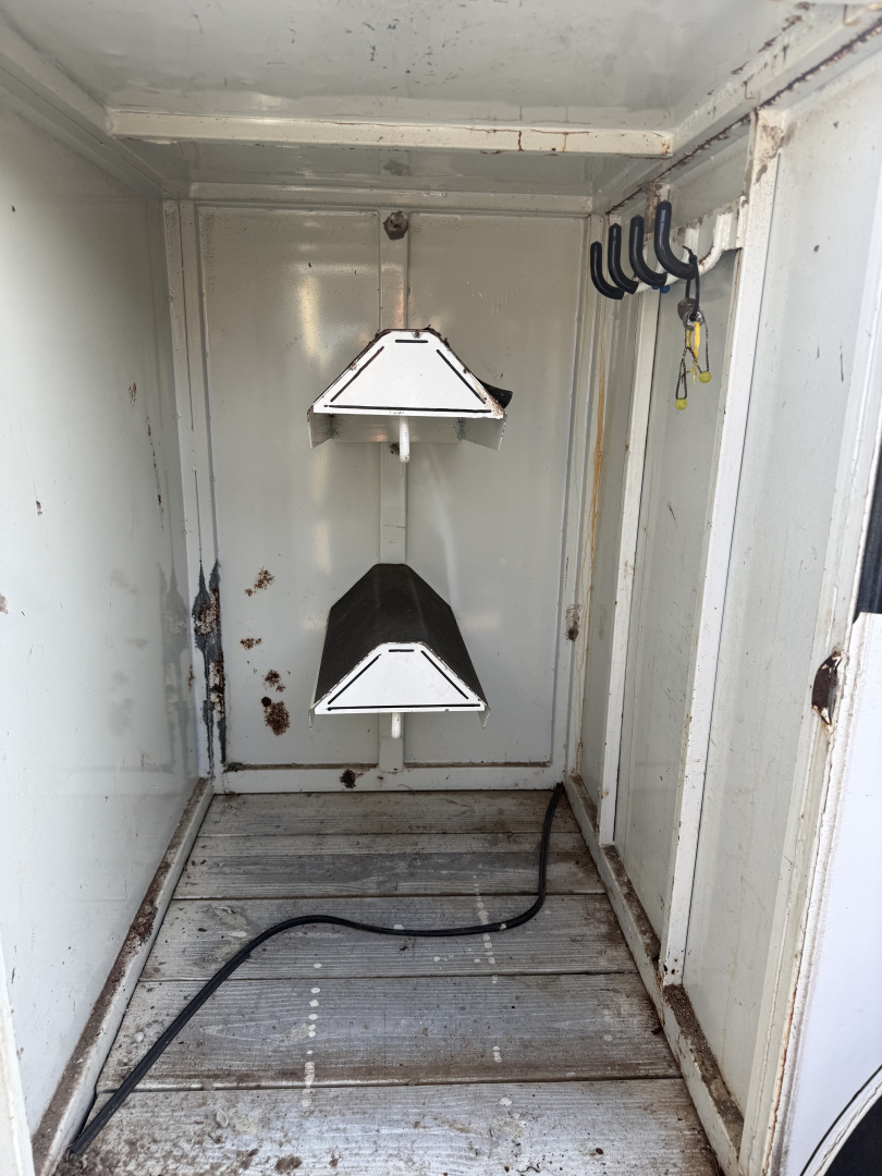 Consignment 2001 Double D 2 HORSE Stock / Stock Combo Trailer