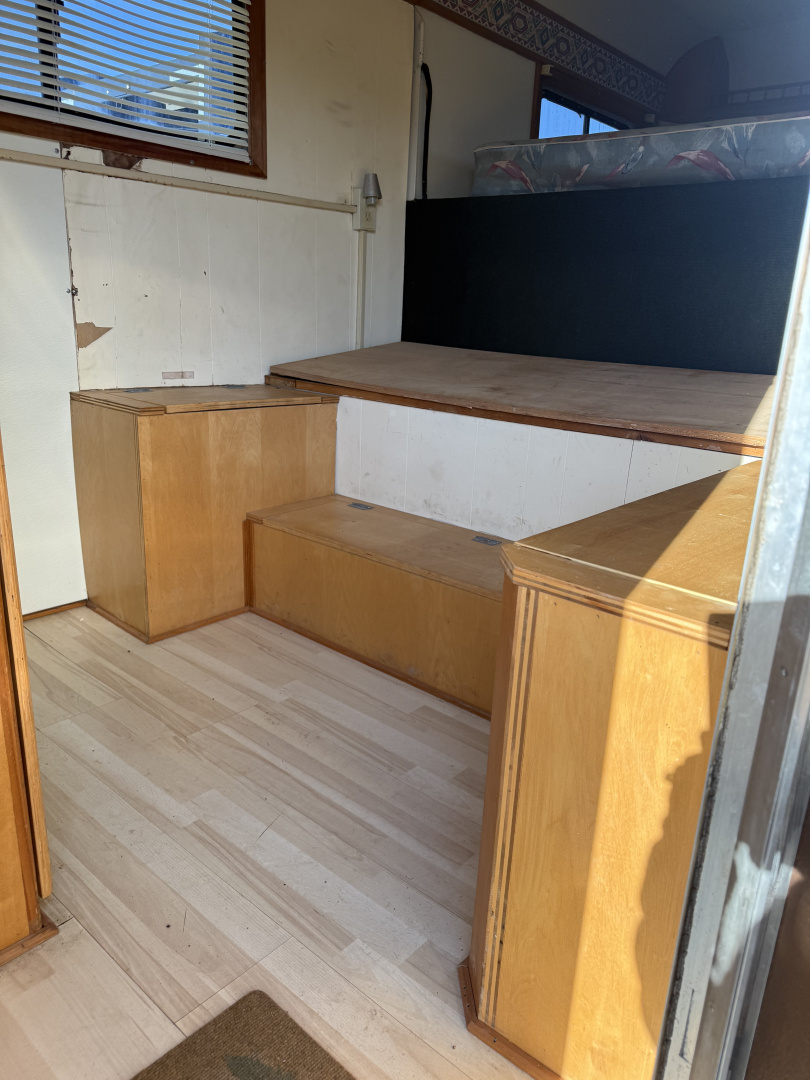 Consignment 2001 Double D 2 HORSE Stock / Stock Combo Trailer