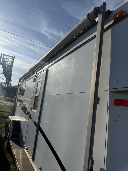 Consignment 2001 Double D 2 HORSE Stock / Stock Combo Trailer