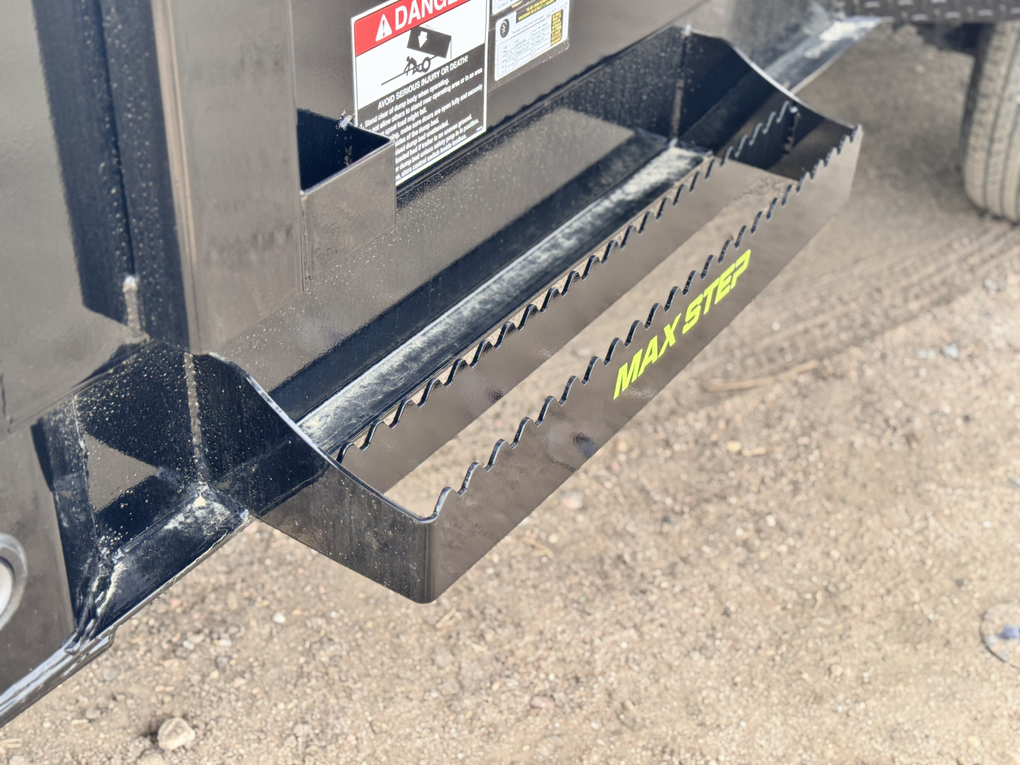 New 2026 Load Trail 7-14 Dump W/ Hydraulic Jack 7K Axles