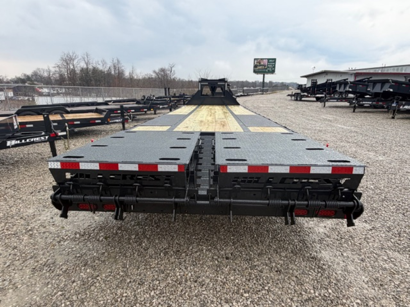 New HillCrest Gooseneck 25+5 25.9 W/ Max Ramps & 14 Ply Dual Wheel and Tire Upgrade