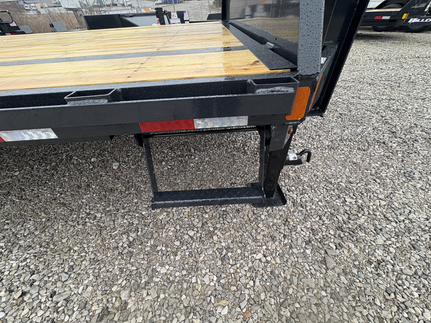 New HillCrest Gooseneck 20+5 15.9 W/ Max Ramps