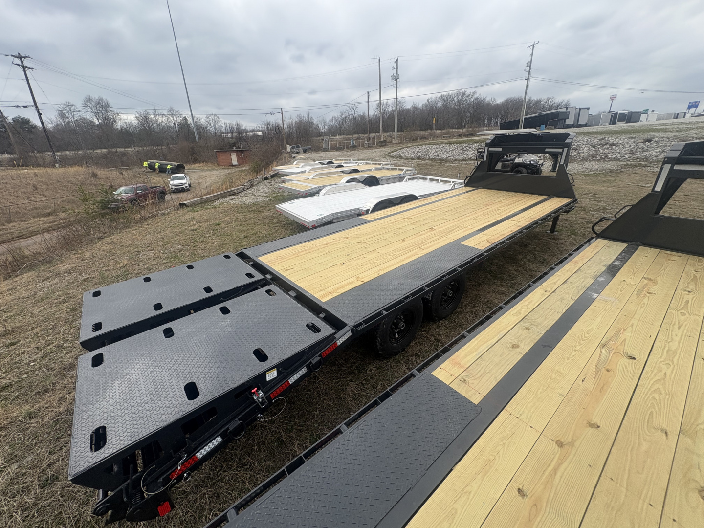 New HillCrest Gooseneck 20+5 15.9 W/ Max Ramps