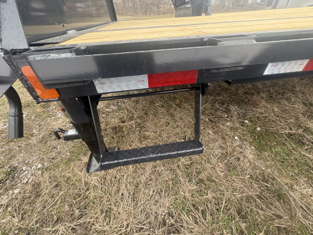 New HillCrest Gooseneck 20+5 15.9 W/ Max Ramps