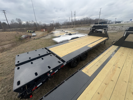 New HillCrest Gooseneck 20+5 15.9 W/ Max Ramps