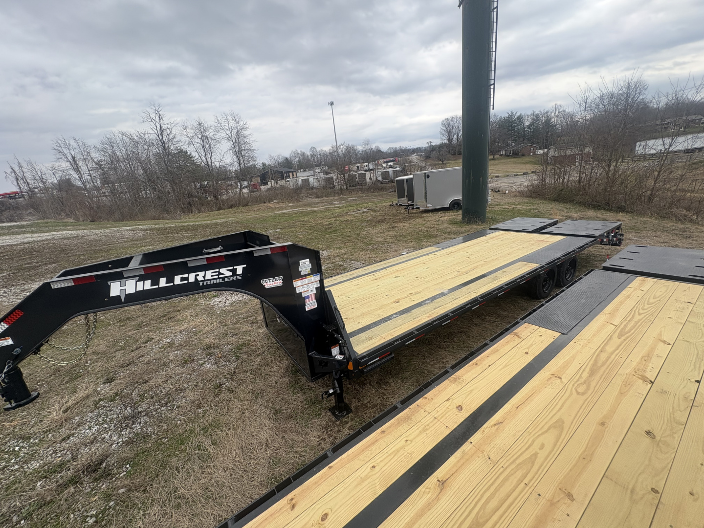 New HillCrest Gooseneck 20+5 17.6 W/ Max Ramps