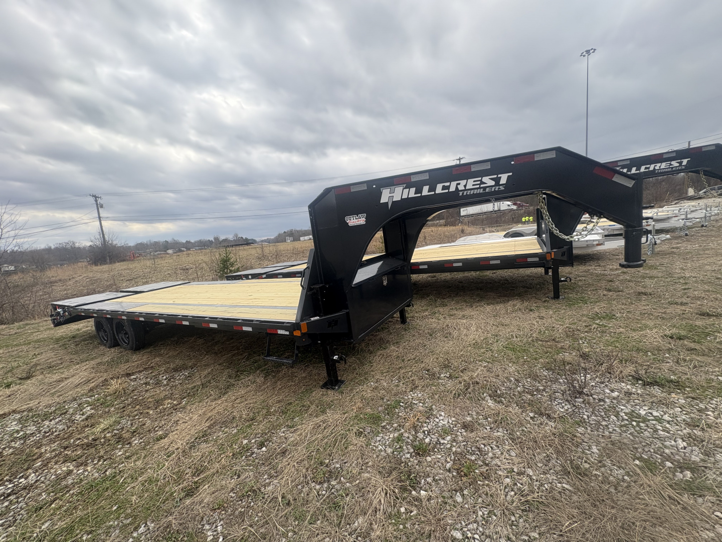 New HillCrest Gooseneck 20+5 17.6 W/ Max Ramps
