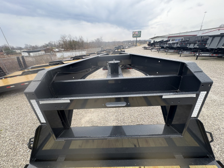 New HillCrest Gooseneck 20+5 17.6 W/ Max Ramps