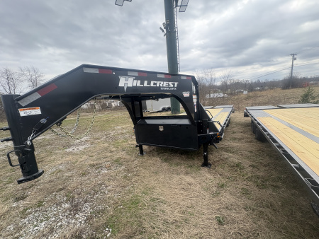 New HillCrest Gooseneck 20+5 17.6 W/ Max Ramps