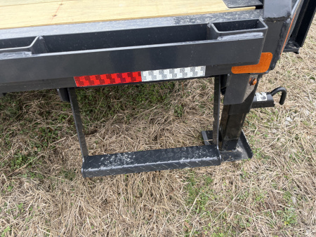 New HillCrest Gooseneck 20+5 17.6 W/ Max Ramps