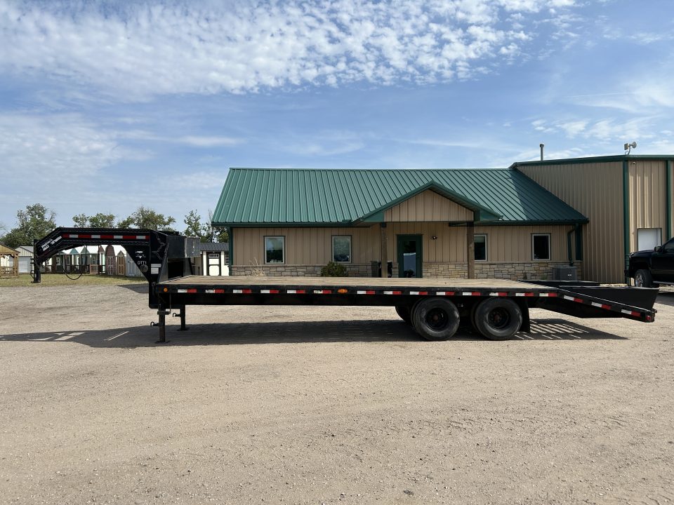 Used 2005 PJ Flatbed Trailer 28'