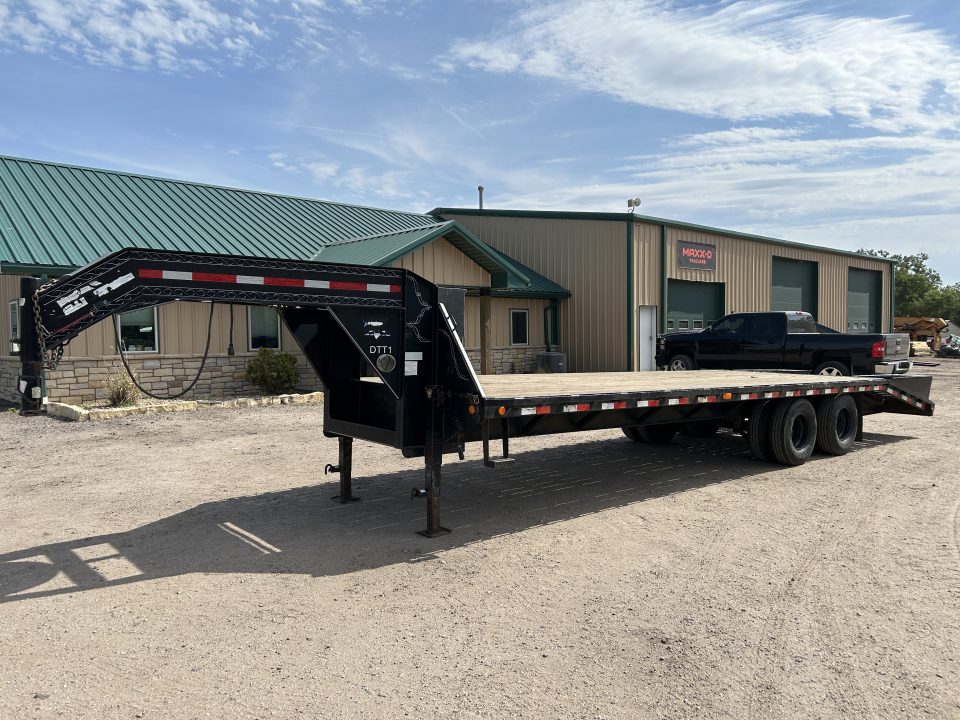 Used 2005 PJ Flatbed Trailer 28'