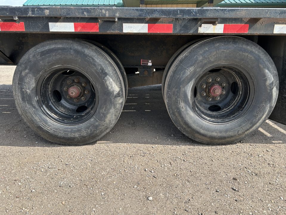 Used 2005 PJ Flatbed Trailer 28'