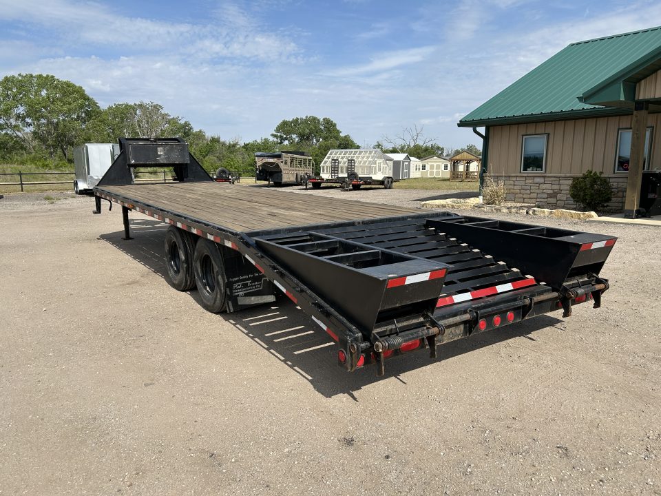 Used 2005 PJ Flatbed Trailer 28'