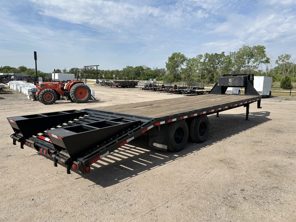 Used 2005 PJ Flatbed Trailer 28'