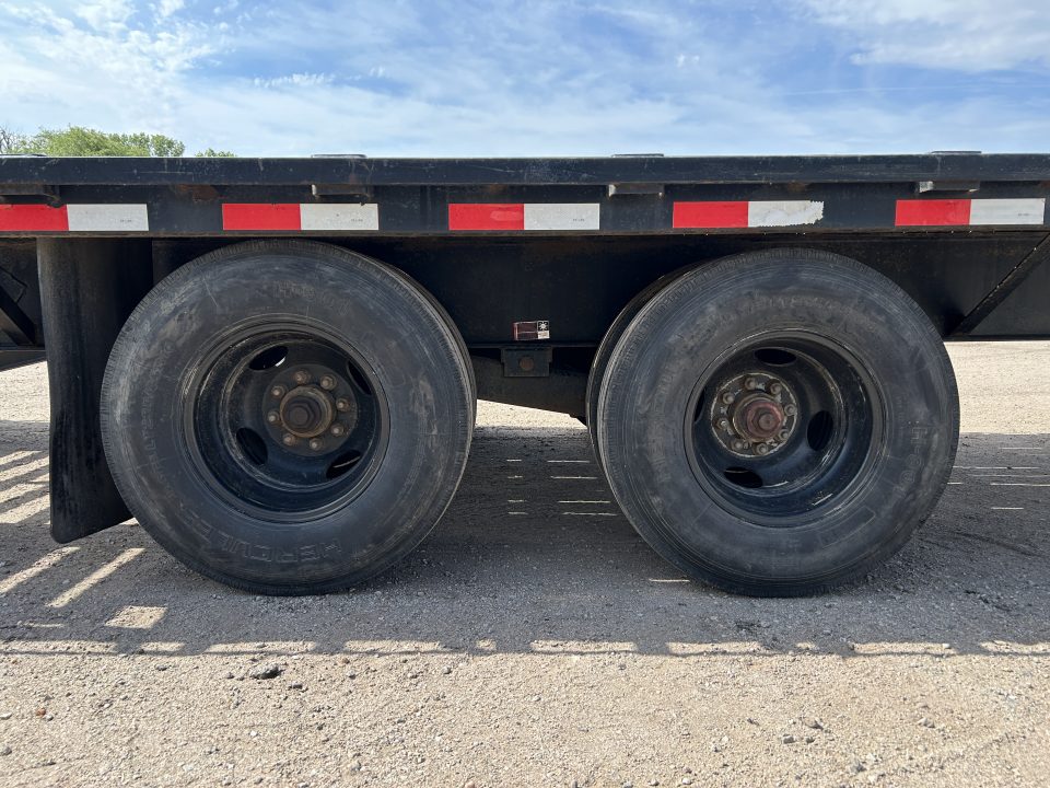 Used 2005 PJ Flatbed Trailer 28'