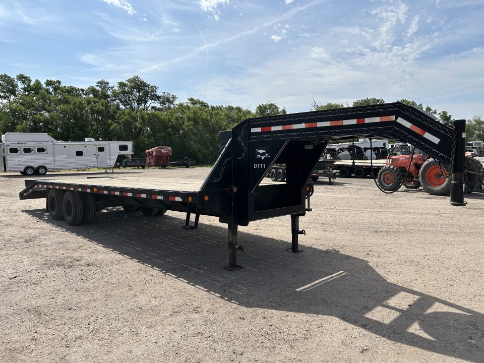 Used 2005 PJ Flatbed Trailer 28'