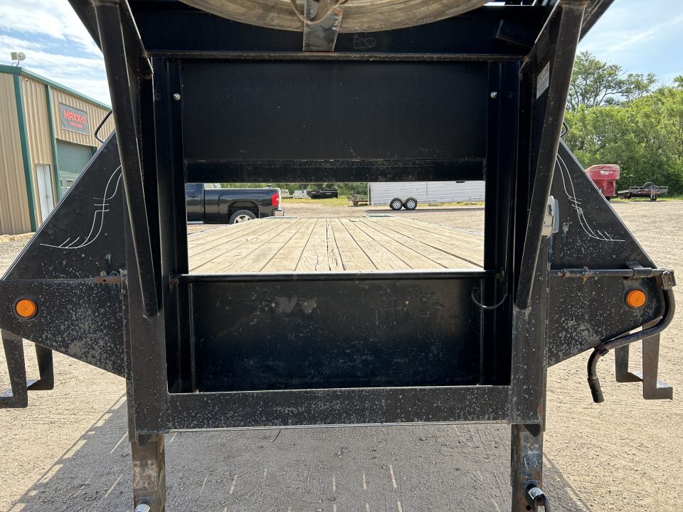 Used 2005 PJ Flatbed Trailer 28'