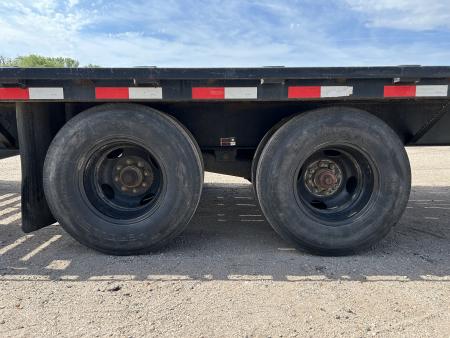 Used 2005 PJ Flatbed Trailer 28'