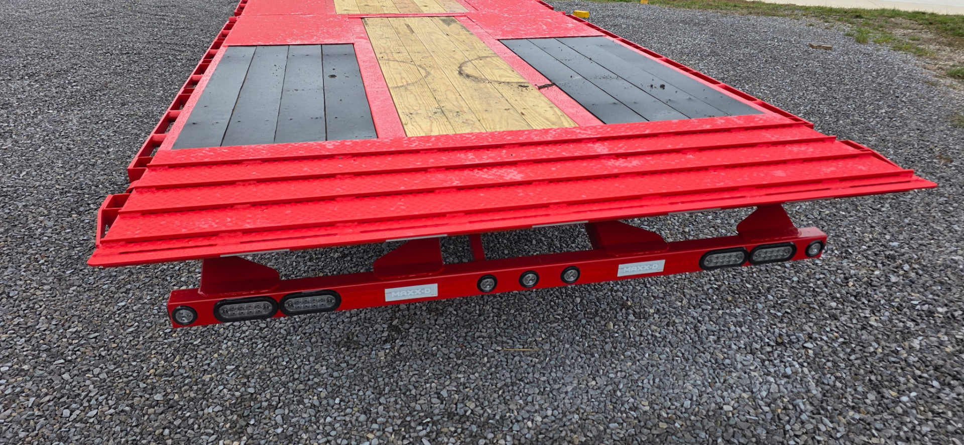 New 2026 MAXX-D YDX 12 TON 22+12 ADJ SUSP HYDR JACKS GOOSENECK Equipment Trailer