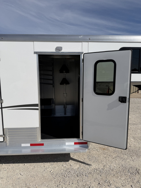Used 2026 Shadow 2 Horse Gooseneck Straight Load Horse Trailer