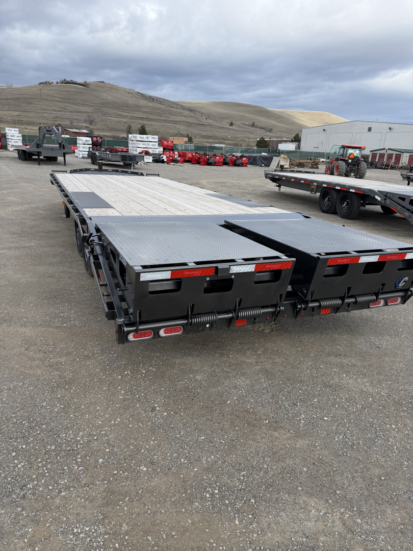New 2026 Diamond C Trailers DEC208 24X102MR Deckover Trailer