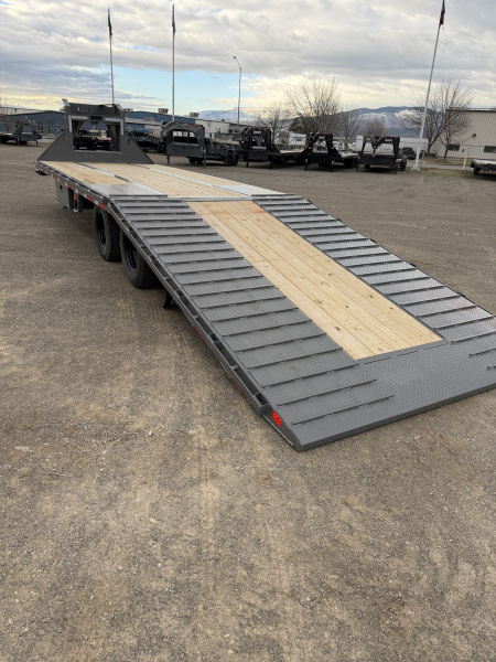 New 2026 Diamond C Trailers FMAX212 30X102HDT Equipment Trailer