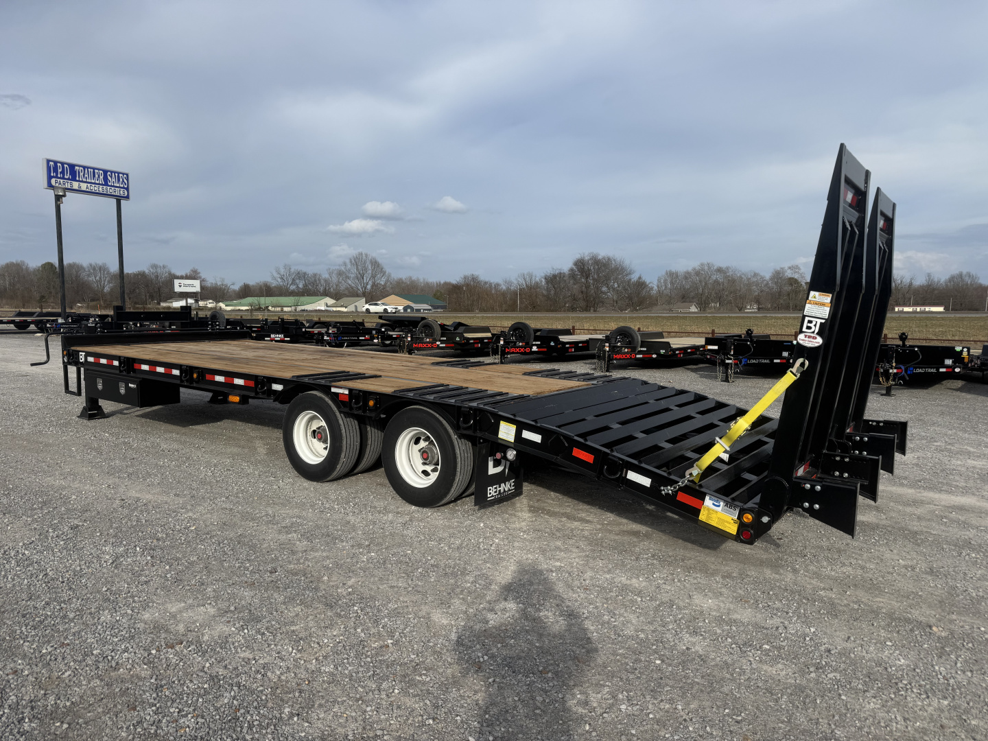 New 2026 Behnke 102"x27' 20 TON Pintle Hitch Tag Trailer *AIR RAMPS*