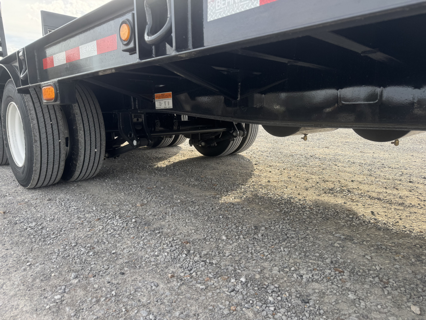 New 2026 Behnke 102"x27' 20 TON Pintle Hitch Tag Trailer *AIR RAMPS*