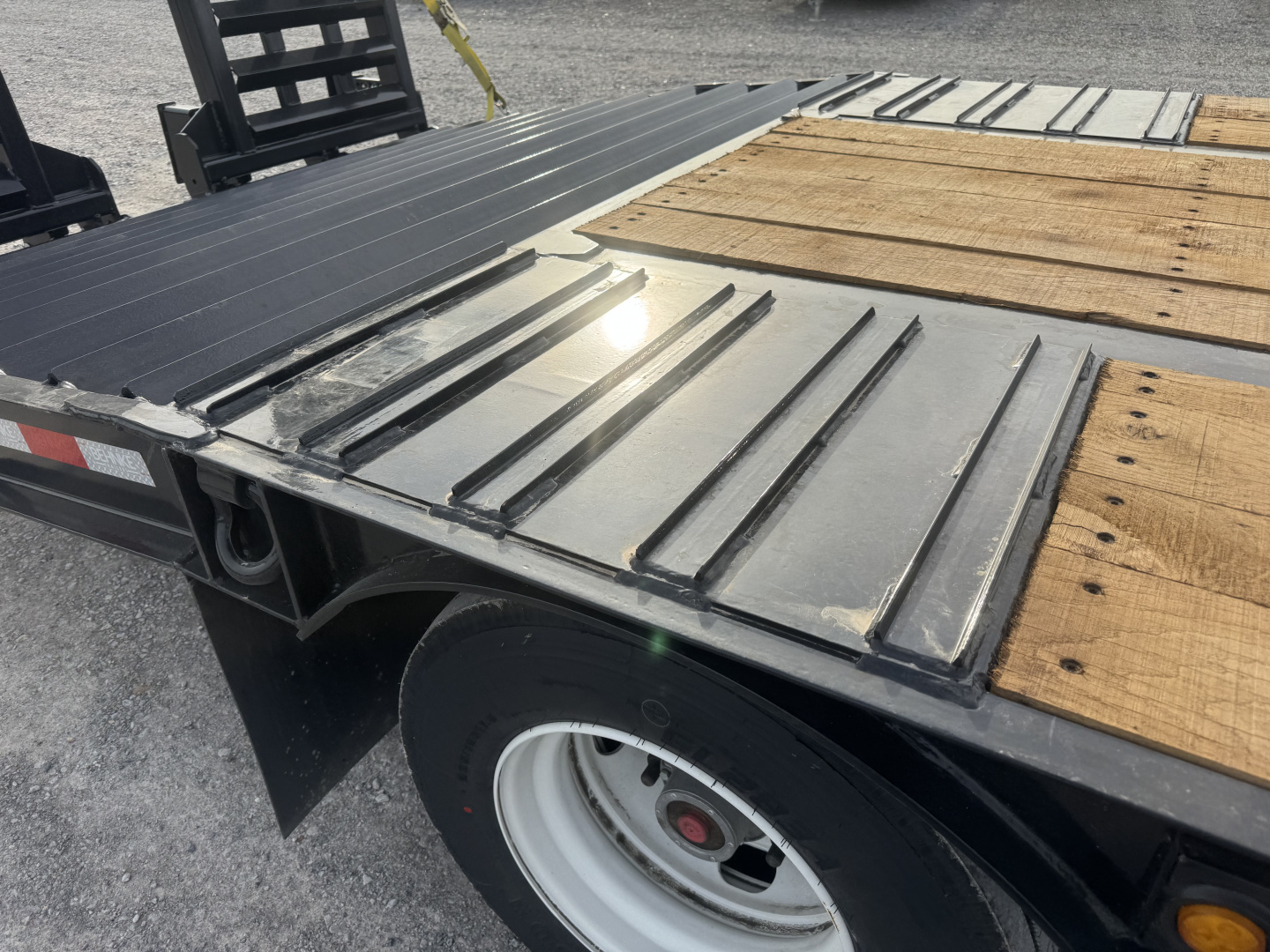 New 2026 Behnke 102"x27' 20 TON Pintle Hitch Tag Trailer *AIR RAMPS*