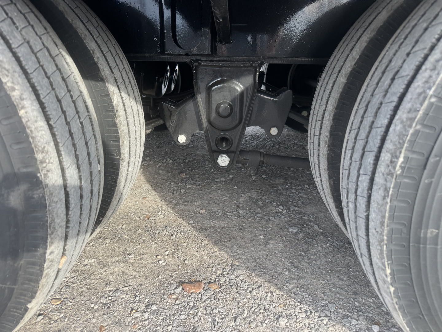 New 2026 Behnke 102"x27' 20 TON Pintle Hitch Tag Trailer *AIR RAMPS*