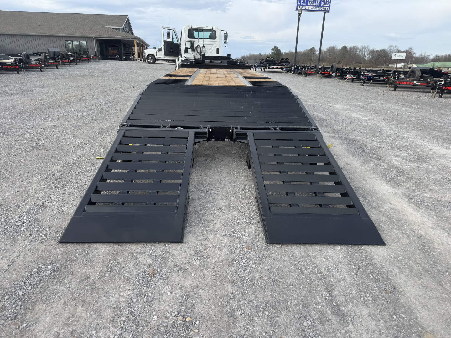 New 2026 Behnke 102"x27' 20 TON Pintle Hitch Tag Trailer *AIR RAMPS*