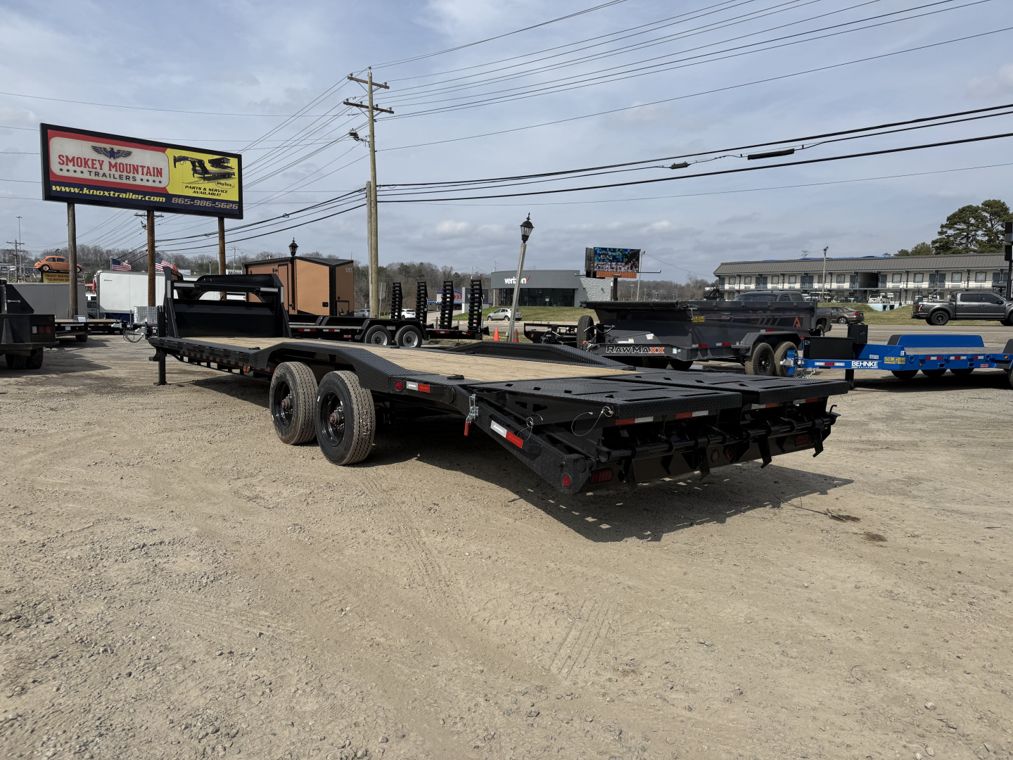 New 2025 Iron Bull EHG GN 102X32 DOF Equipment Trailer