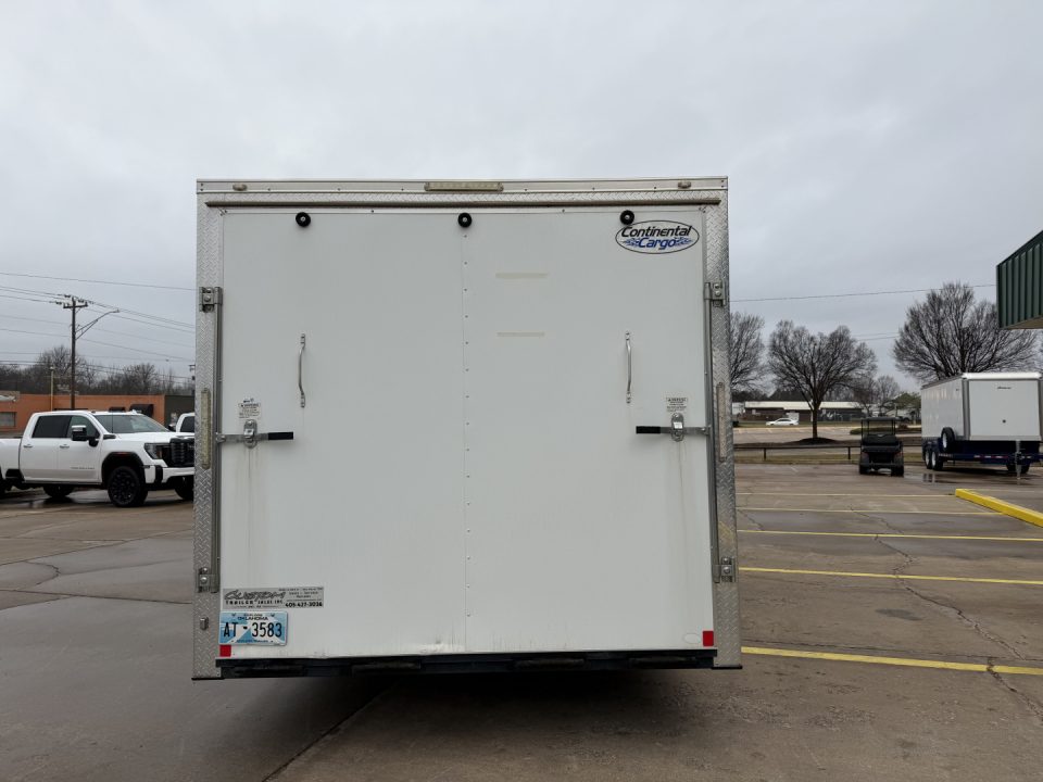 Used #084115 USED 2022 FOREST RIVER TA3 8.5 X 28 TANDEM AXLE 10K ENCLOSED W/ REAR RAMP DOOR