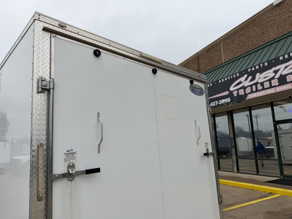 Used #084115 USED 2022 FOREST RIVER TA3 8.5 X 28 TANDEM AXLE 10K ENCLOSED W/ REAR RAMP DOOR