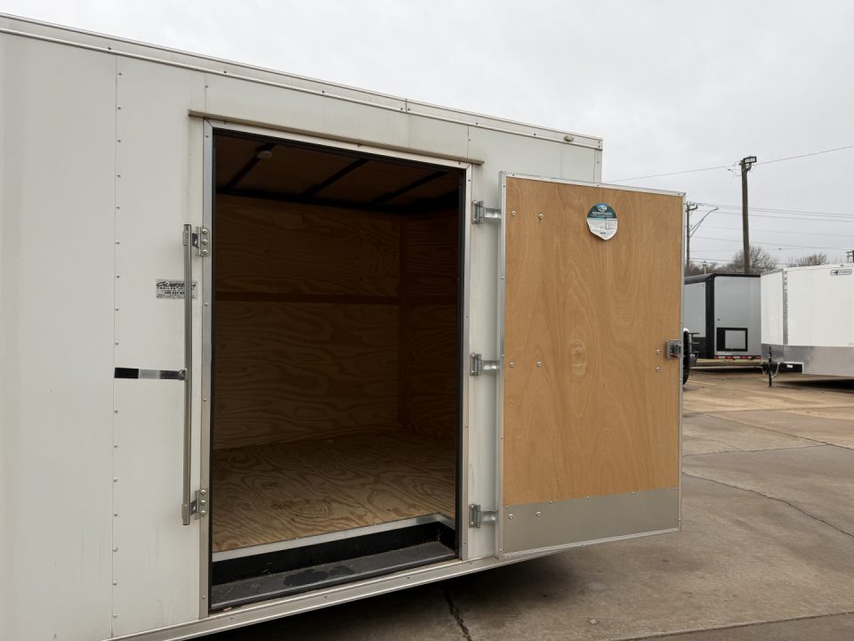 Used #084115 USED 2022 FOREST RIVER TA3 8.5 X 28 TANDEM AXLE 10K ENCLOSED W/ REAR RAMP DOOR