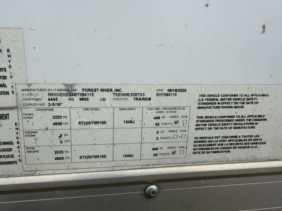 Used #084115 USED 2022 FOREST RIVER TA3 8.5 X 28 TANDEM AXLE 10K ENCLOSED W/ REAR RAMP DOOR